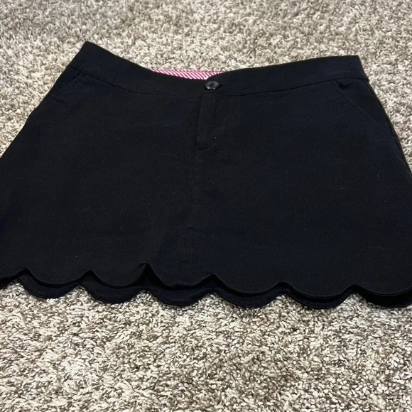 Crown & Ivy Black Mini Skirt with Scalloped Hem Size 2 - Picture 3 of 12